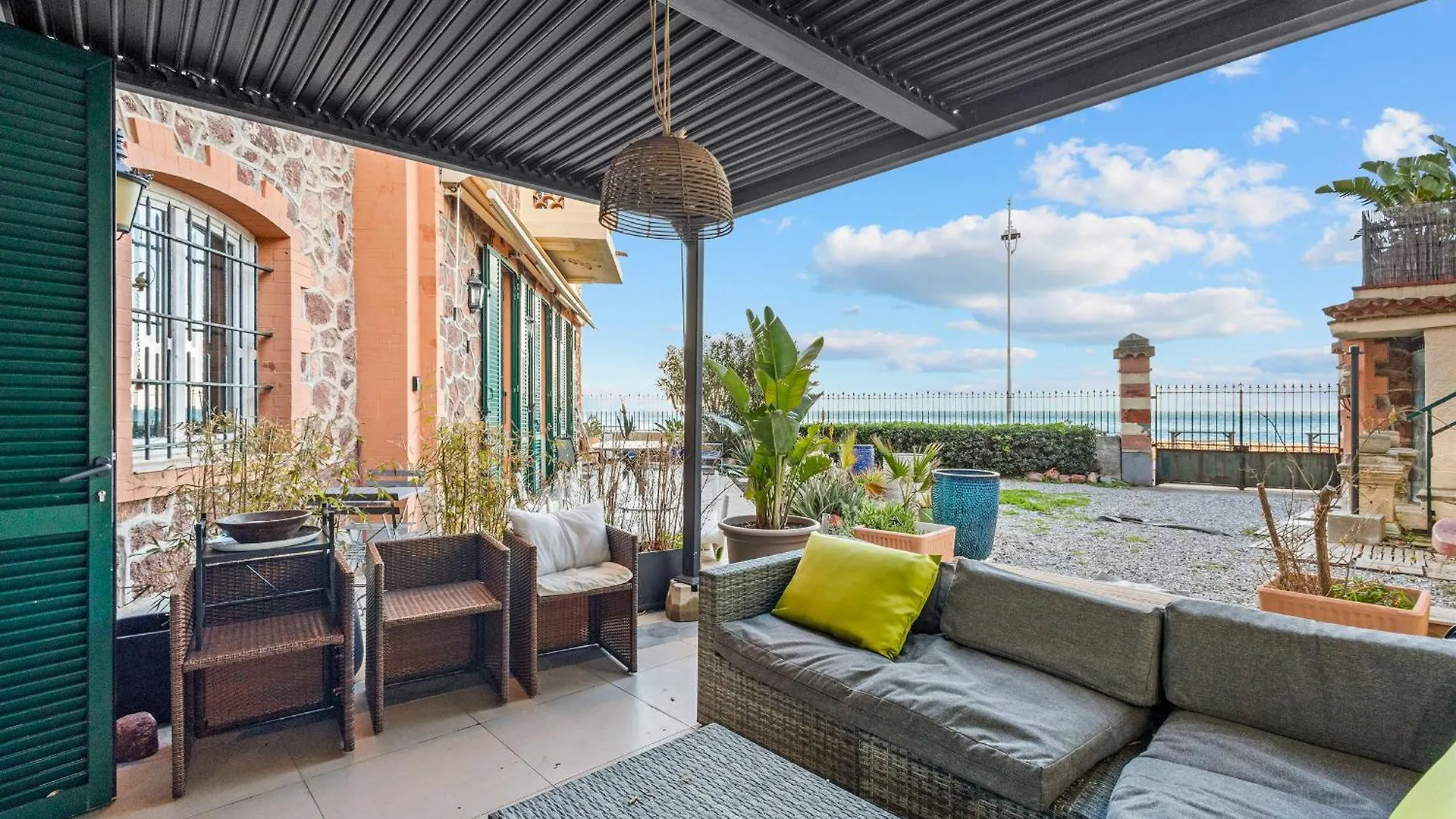 Apartment Studio Au Bord De Mer A Cannes